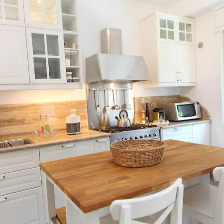 Fuer 10 Personen In Cefalu, Sizilien Nordkueste Von Sizilien